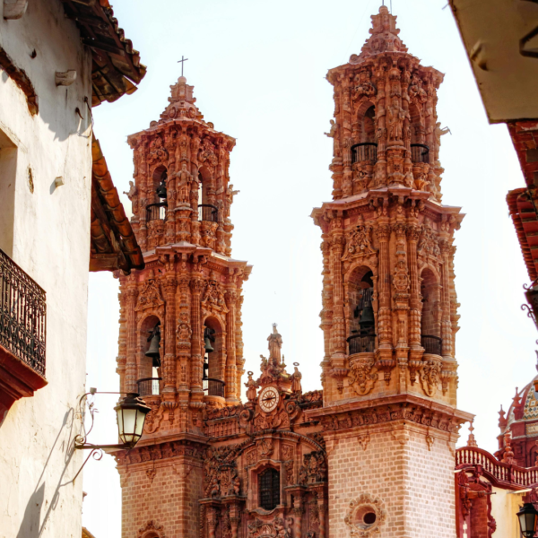 Grutas de Cacahuamilpa y Taxco